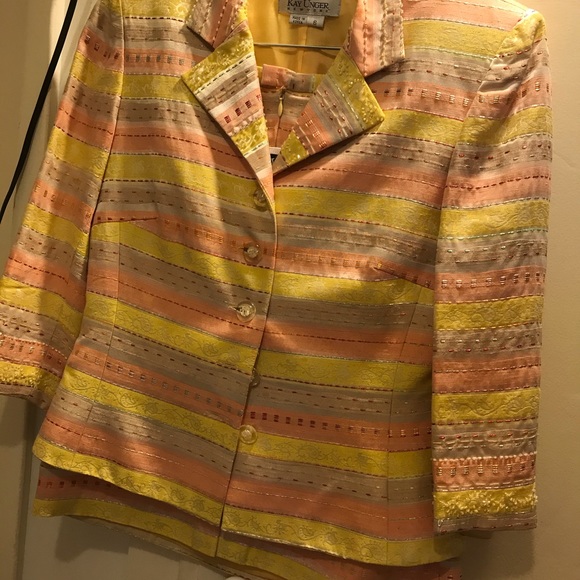 Suits - Picture 3 of 15